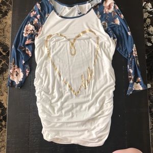 Quarter sleeved maternity T-shirt